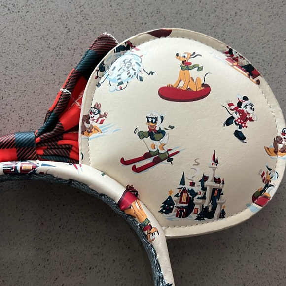 Disney Winter Snow Lodge sledding Mickey Ears. - Picture 7 of 10